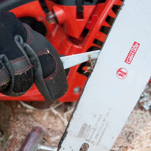 Oregon_Schwertnutreiniger_Anwendung