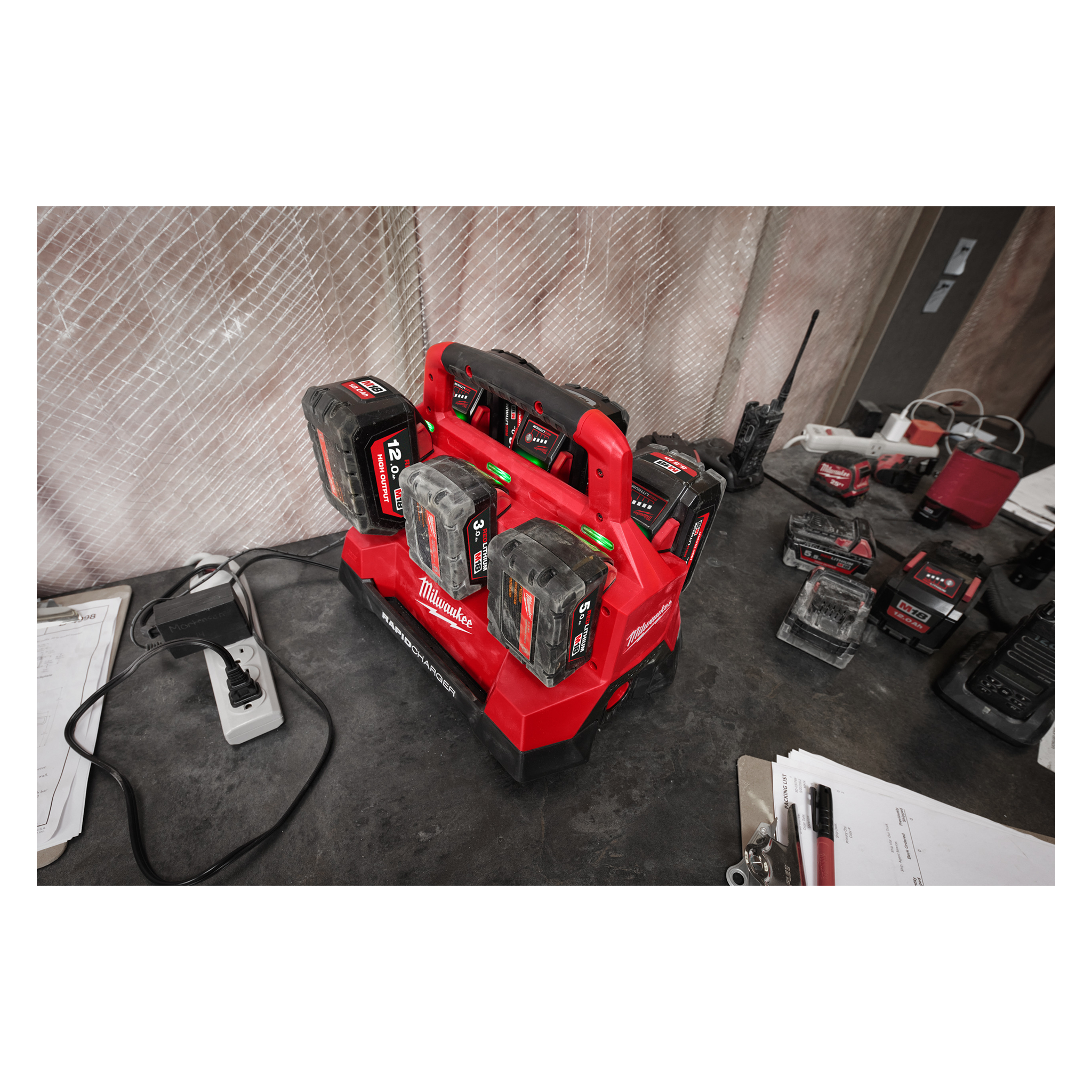 Milwaukee M18 PACKOUT 6-fach Schnellladegerät