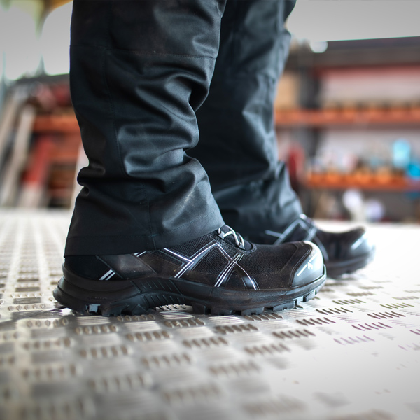 HAIX_BlackEagleSafety_41-1_black-silver_Anwendungjpg