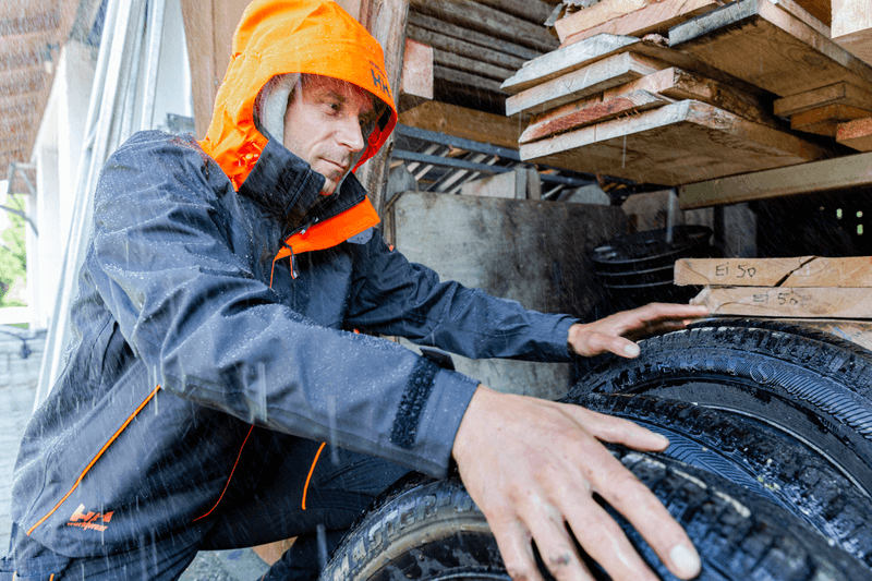 helly_hansen_workwear_9_19_julian_bueckers_high_res_62-1
